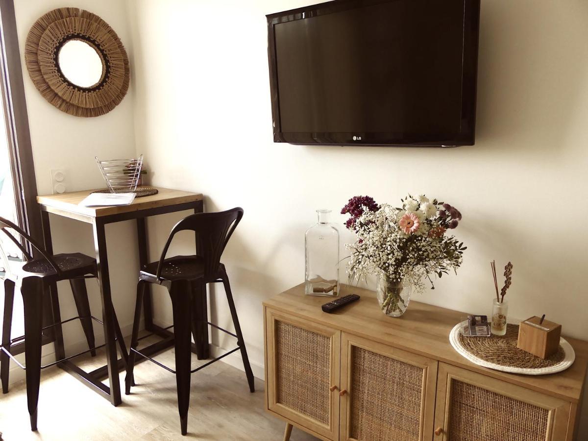 Studio Nuitee En Provence 2 เออกีส์ ภายนอก รูปภาพ