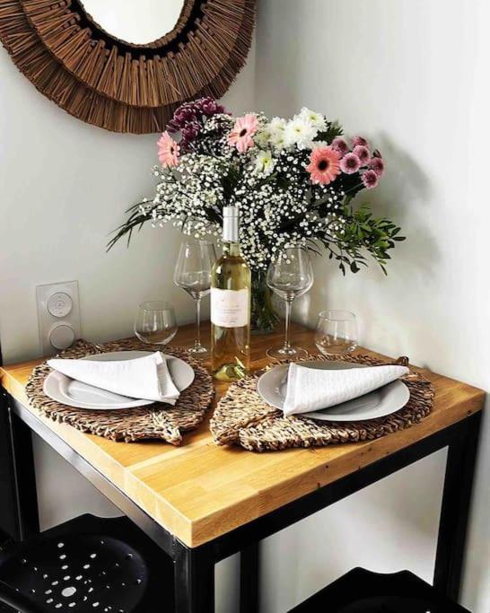 Studio Nuitee En Provence 2 เออกีส์ ภายนอก รูปภาพ