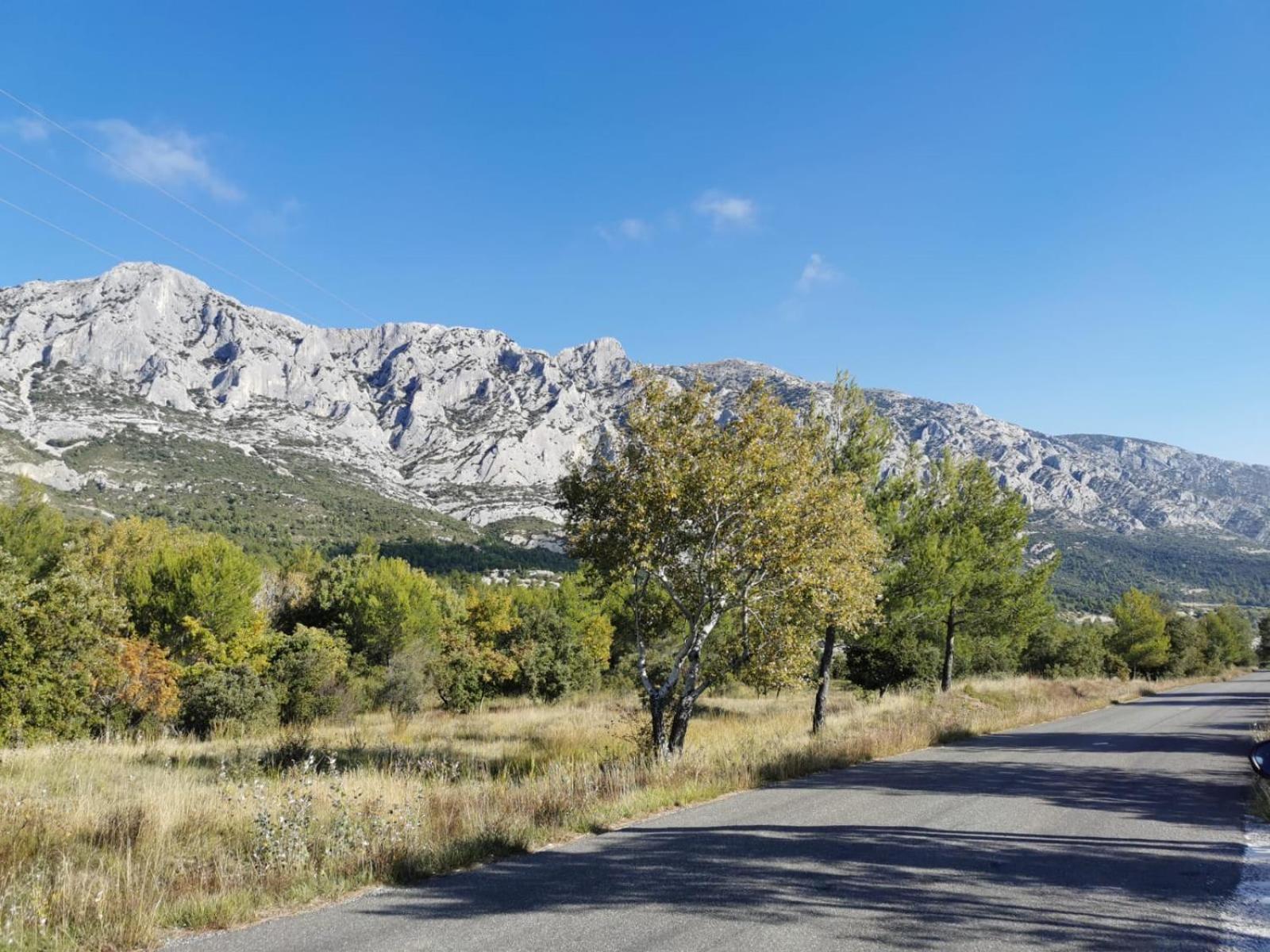 Studio Nuitee En Provence 2 เออกีส์ ภายนอก รูปภาพ